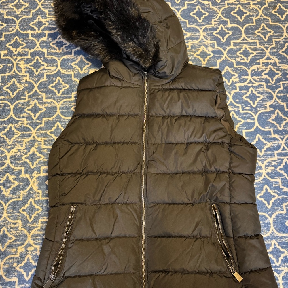 GAP Black Quilted Hooded Puffer Vest with Faux Fur Trim